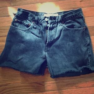vintage high-waisted black levi’s jean shorts
